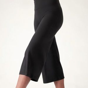 ZELLA Capris Yoga Pants